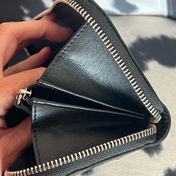 Jimmy Choo Black Patent Star Zip Around Wallet - Picture 12 of 15